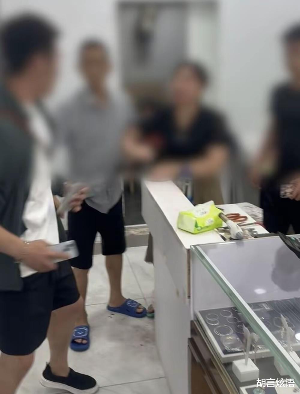 福建一打假博主遭商戶圍毆事件，公眾反響與深度思考，福建打假博主遭商戶圍毆事件，公眾反響與反思