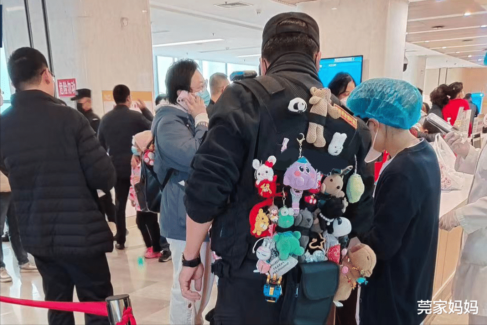上海知名玩偶醫(yī)生掛號費曝光引發(fā)爭議，180元背后的故事，上海玩偶醫(yī)生掛號費引發(fā)爭議，揭秘高額費用的背后故事
