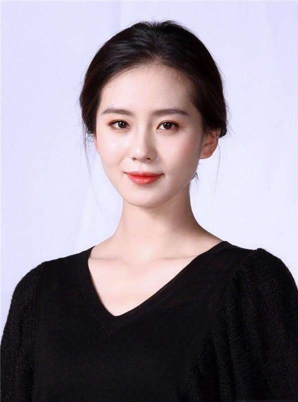 劉詩(shī)詩(shī)年齡之謎，她是82年的還是其他年份？，劉詩(shī)詩(shī)出生年份揭秘，是82年的還是其他年份？