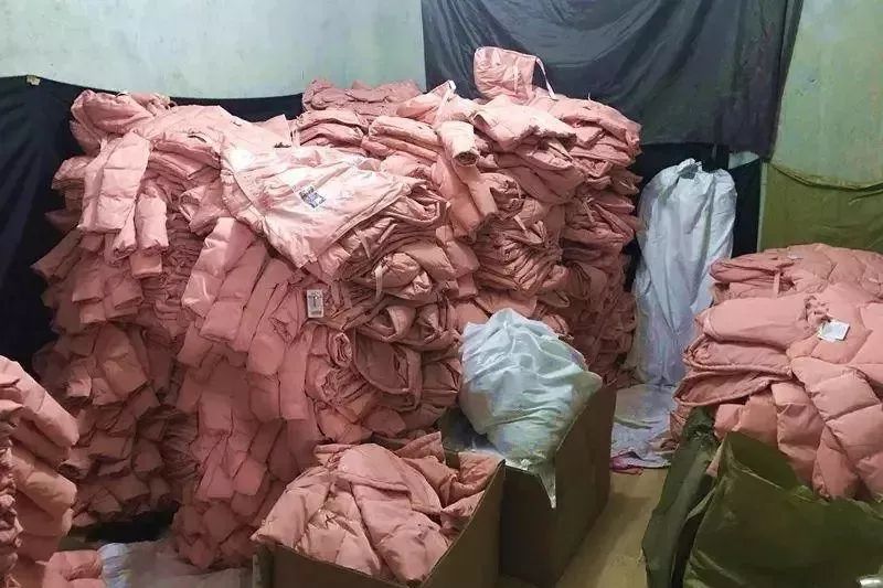 揭露造假童裝羽絨服產(chǎn)業(yè)，兩個月銷售驚達6萬件，揭露造假童裝羽絨服產(chǎn)業(yè)，兩個月銷售達驚人的6萬件