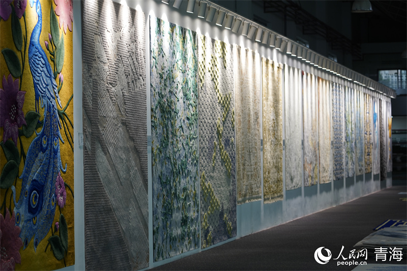 經(jīng)緯之間，織就傳奇，經(jīng)緯傳奇，織就世界之奇跡