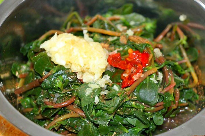 辣椒和大蒜，哪個(gè)對人體更有益？，辣椒與大蒜，哪個(gè)對人體更有益？對比解析