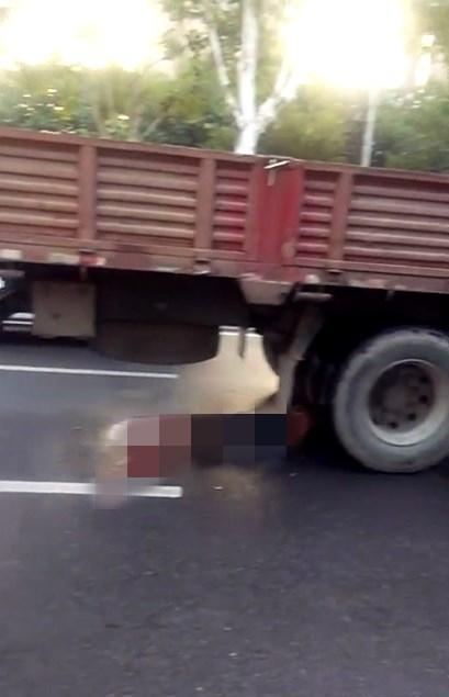 男子被壓路機(jī)碾壓致死，悲劇背后的警示與反思，男子被壓路機(jī)碾壓致死事件，警示與反思