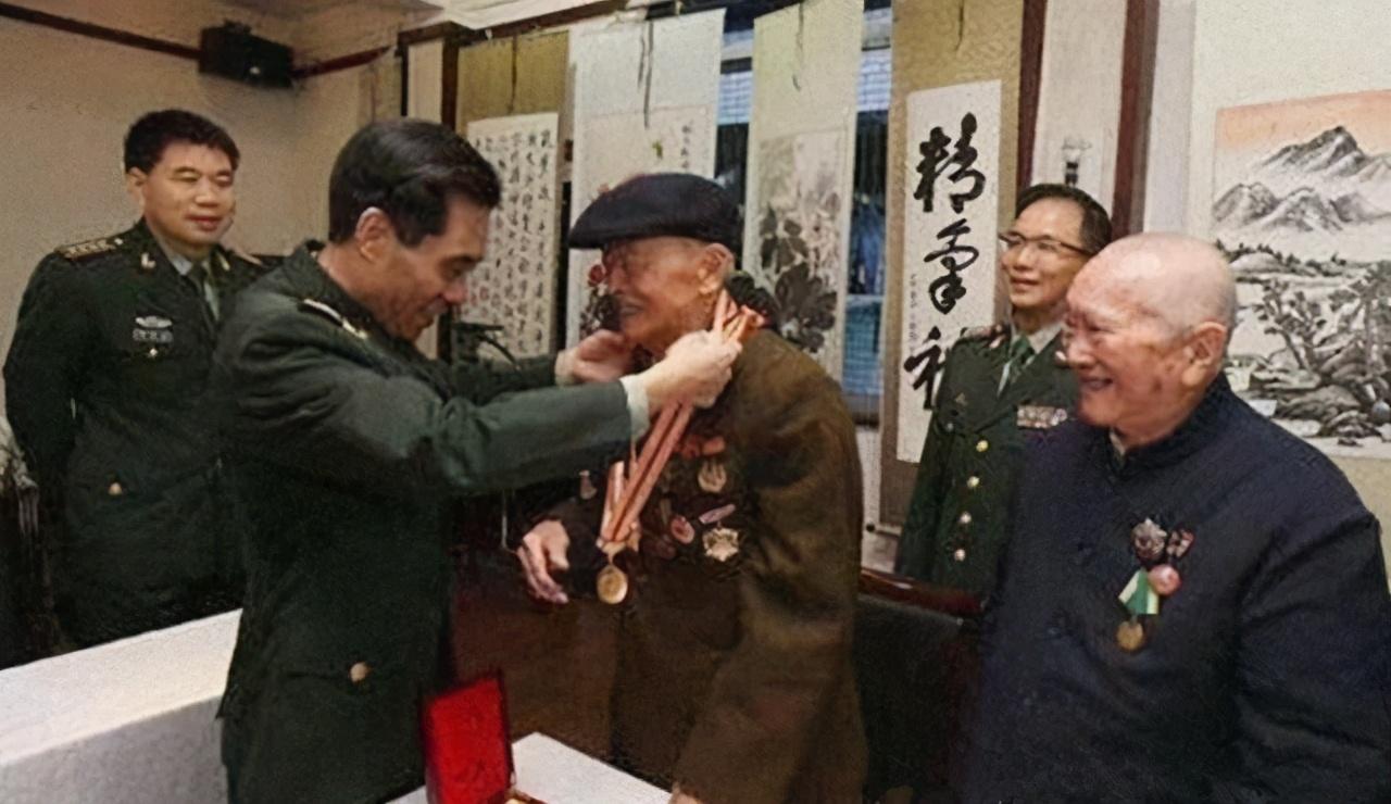 關(guān)于二次入伍的規(guī)定年齡是多少，解讀與探討，二次入伍規(guī)定年齡解讀與探討