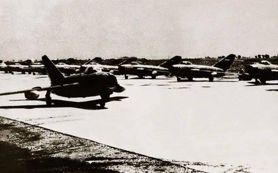 中國空軍成立時(shí)間，歷史沿革與發(fā)展成就，中國空軍成立時(shí)間、歷史沿革與發(fā)展成就概覽