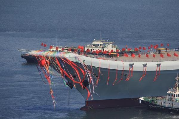 航母下水，揭示背后的意義與重要性，航母下水，背后的意義與重要性揭秘