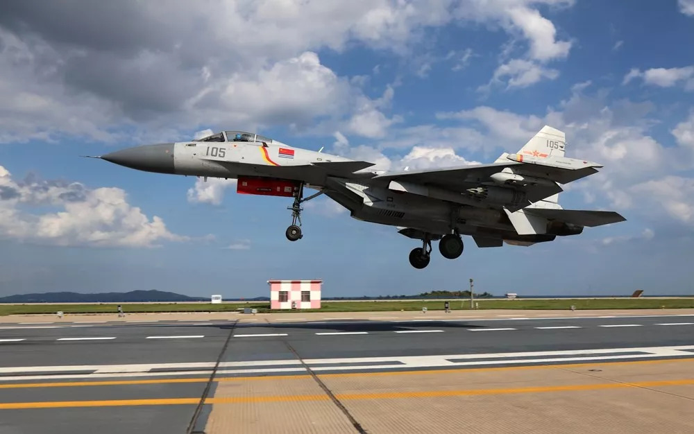 殲-15戰(zhàn)斗機，揭示中國航空力量的三代機典范，殲-15戰(zhàn)斗機，中國航空力量的三代機典范典范亮相