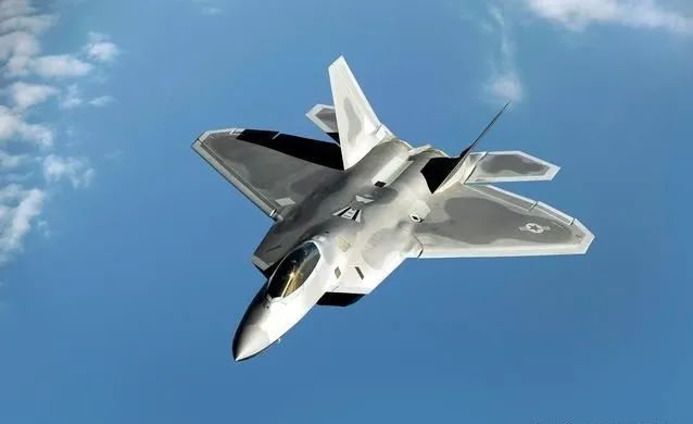 殲-20與F-22載彈量對(duì)比，空中巨人的力量均衡，殲-20與F-22載彈量對(duì)比，空中巨人力量的均衡分析