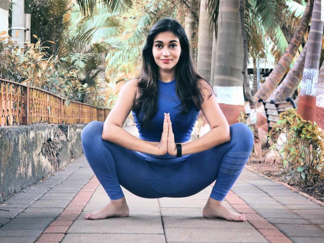 瑜伽入門必練100個動作，探索瑜伽世界的基石，瑜伽入門指南，探索瑜伽世界的基石，必練100個動作