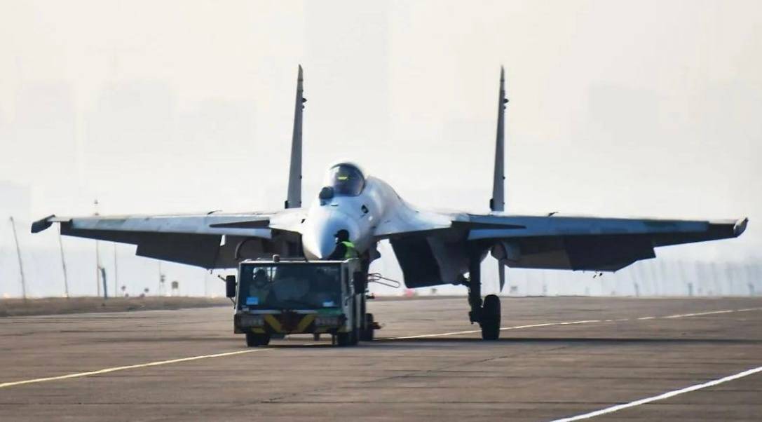 殲-15彈射版，中國海軍航空兵的新銳力量，殲-15彈射版，中國海軍航空兵的新銳力量展示