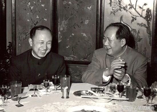 錢學(xué)森的主要事跡簡(jiǎn)介，錢學(xué)森，航天事業(yè)的杰出貢獻(xiàn)者簡(jiǎn)介