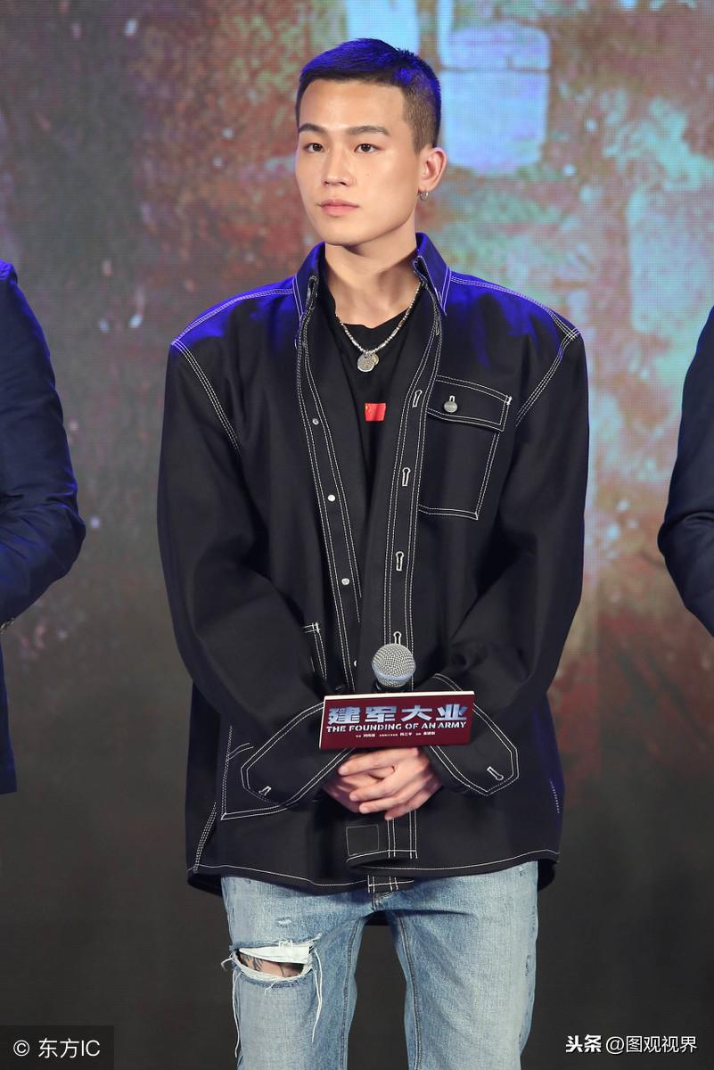 中國內(nèi)地男演員前100名，璀璨星光閃耀熒屏，中國內(nèi)地男演員璀璨群星榜TOP100，熒屏星光閃耀之路