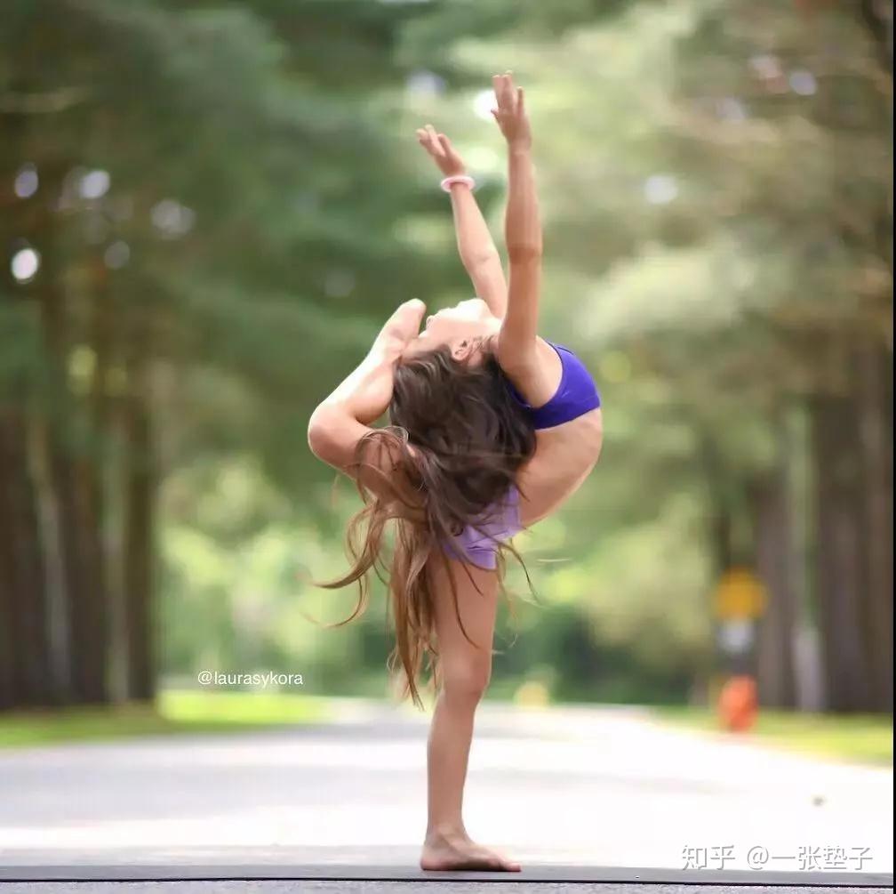 瑜伽照片唯美圖片，探索藝術、精神與身體的融合之美，瑜伽之美，藝術、精神與身體的完美融合圖片探索