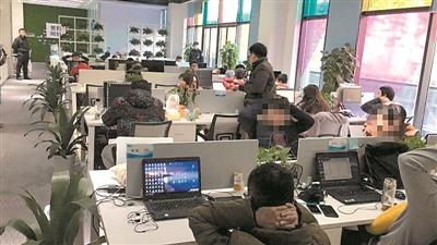 當(dāng)今社交軟件的發(fā)展日新月異，聊天交流的方式也愈加豐富多樣。人們可以通過社交軟件隨時(shí)隨地與朋友、家人、同事甚至陌生人進(jìn)行交流。本文將介紹一些目前市場上熱門的可以聊天的社交軟件。，熱門聊天社交軟件大盤點(diǎn)，隨時(shí)隨地暢聊無阻