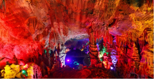 月亮洞景區(qū)，自然之美的圖片展現(xiàn)，月亮洞景區(qū)，自然之美的絕佳展現(xiàn)