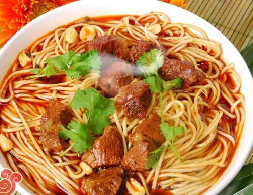 羊肉燴烏冬面，一道美味融合的傳統(tǒng)面食，羊肉燴烏冬面，傳統(tǒng)面食的美味融合之道