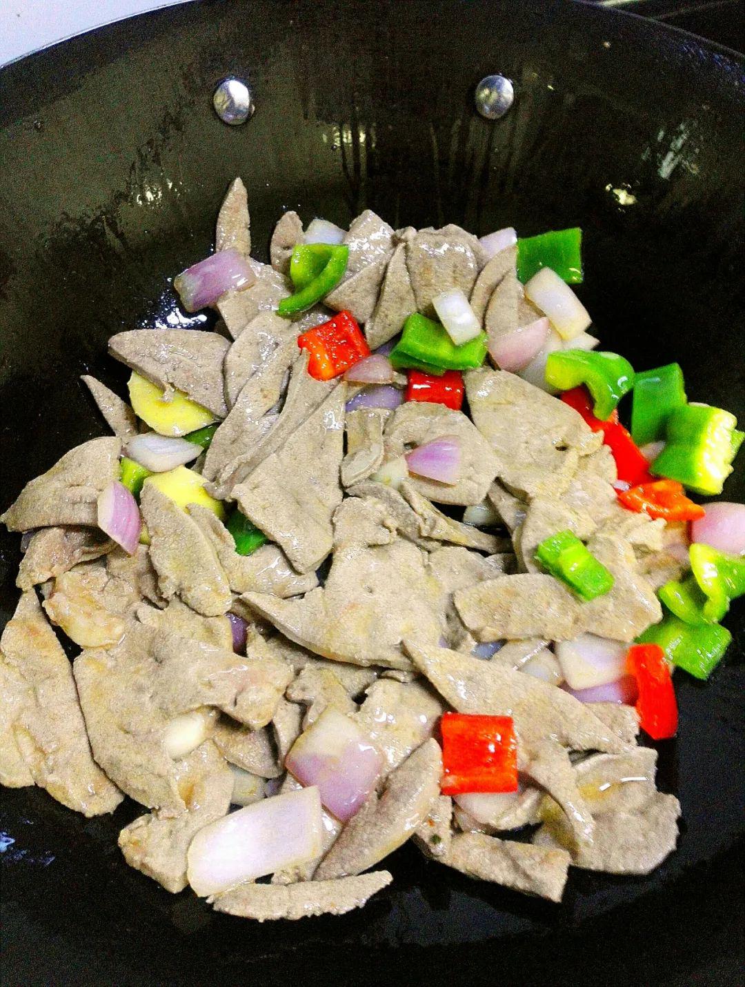 豬肝美味烹飪指南，如何做出嫩滑可口的豬肝，烹飪豬肝秘籍，嫩滑可口的豬肝制作指南
