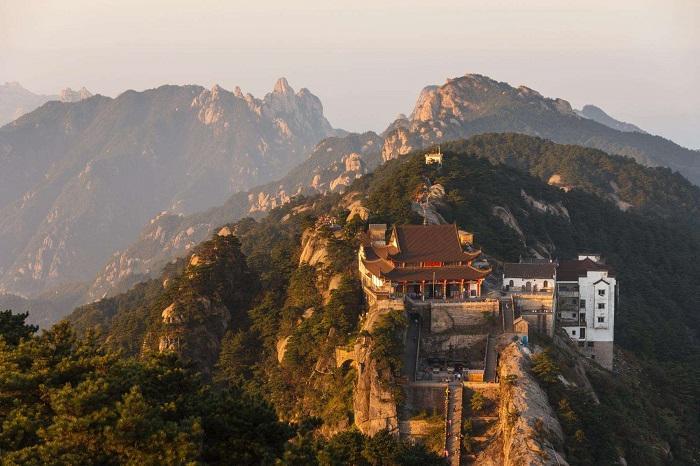 九華山，地理坐標(biāo)與人文魅力的交匯，九華山，地理坐標(biāo)與人文魅力的獨(dú)特交匯點(diǎn)