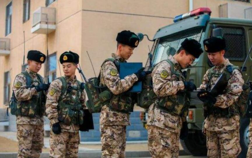 武警部隊(duì)的作訓(xùn)服，功能與設(shè)計(jì)的完美結(jié)合，武警部隊(duì)作訓(xùn)服，功能設(shè)計(jì)與實(shí)用性的完美結(jié)合