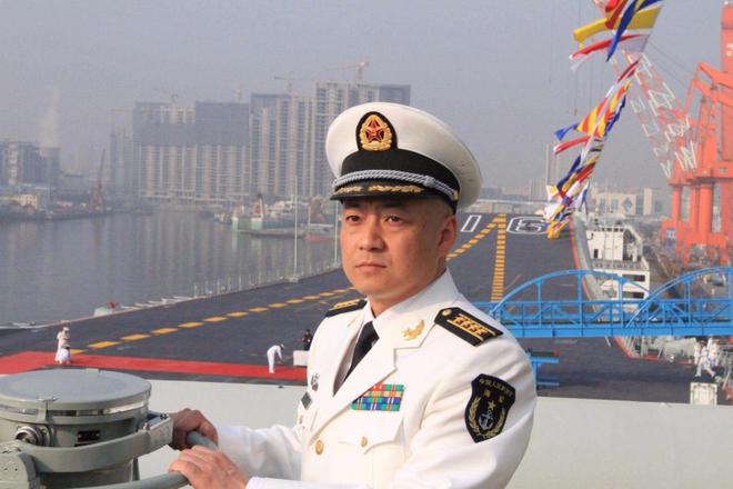 首任航母艦長(zhǎng)張錚，破浪前行的領(lǐng)航者，首任航母艦長(zhǎng)張錚，領(lǐng)航破浪前行