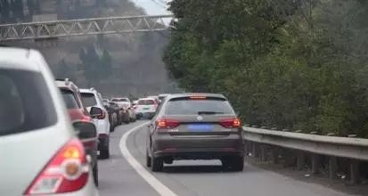 昨天市中心發(fā)生的交通事故，市中心交通事故昨日發(fā)生