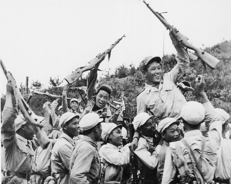 中國人民志愿軍，在戰(zhàn)火中鑄就的榮耀與輝煌——紀念1950年10月19日，中國人民志愿軍，戰(zhàn)火中的榮耀與輝煌——紀念抗美援朝出兵日（1950年10月19日）