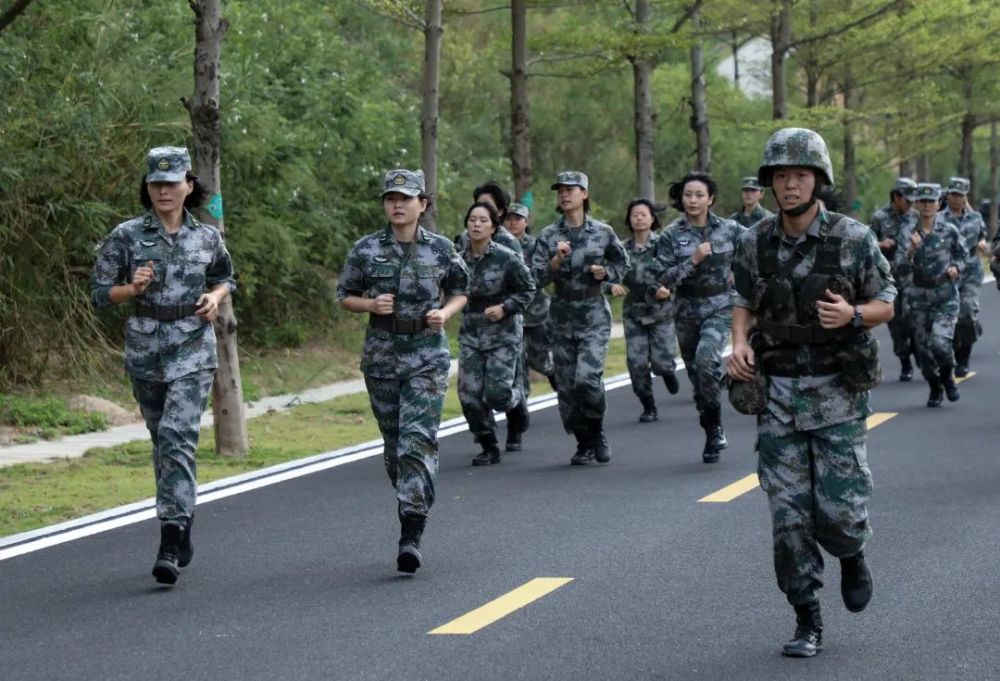 女兵參加閱兵的電影，榮耀與力量的展現(xiàn)，女兵榮耀，閱兵中的力量展現(xiàn)