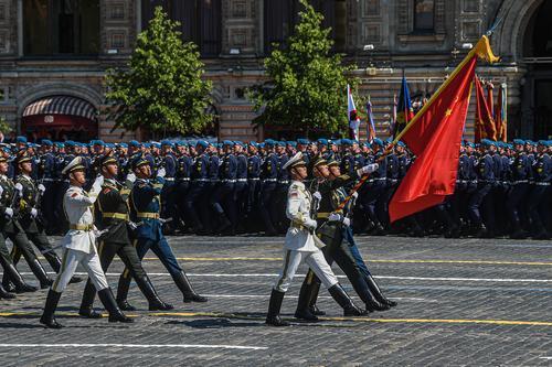 解放軍參加俄羅斯閱兵，中俄軍事合作的深化與展示，中俄軍事合作深化，解放軍受邀參加俄羅斯閱兵展示合作成果