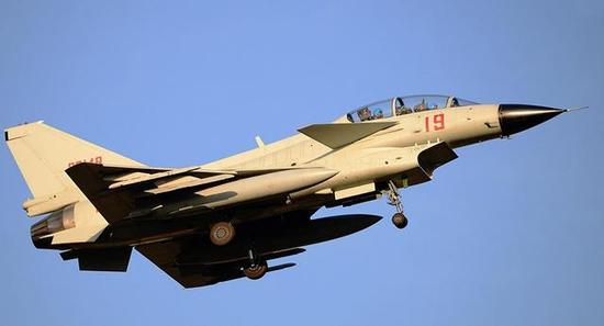 殲-10雙座型號，空中巨龍的雙眼，殲-10雙座型號，空中巨龍的雙眼風采
