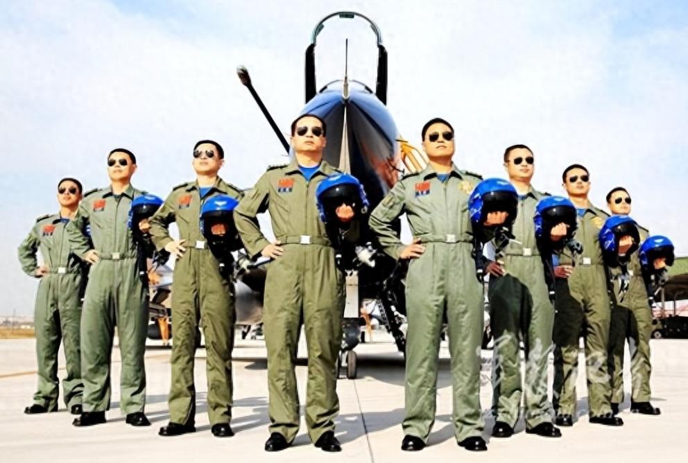 中國空軍裝備的飛機(jī)，力量與技術(shù)的完美結(jié)合，中國空軍力量，飛機(jī)裝備與技術(shù)完美融合