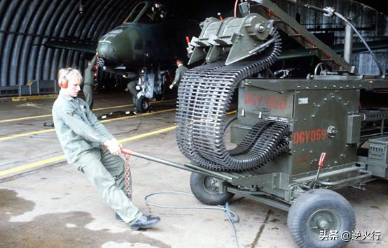 揭秘A-10攻擊機炮彈，戰(zhàn)爭中的空中霸主，揭秘A-10攻擊機炮彈，戰(zhàn)爭中的空中霸主霸主地位揭秘