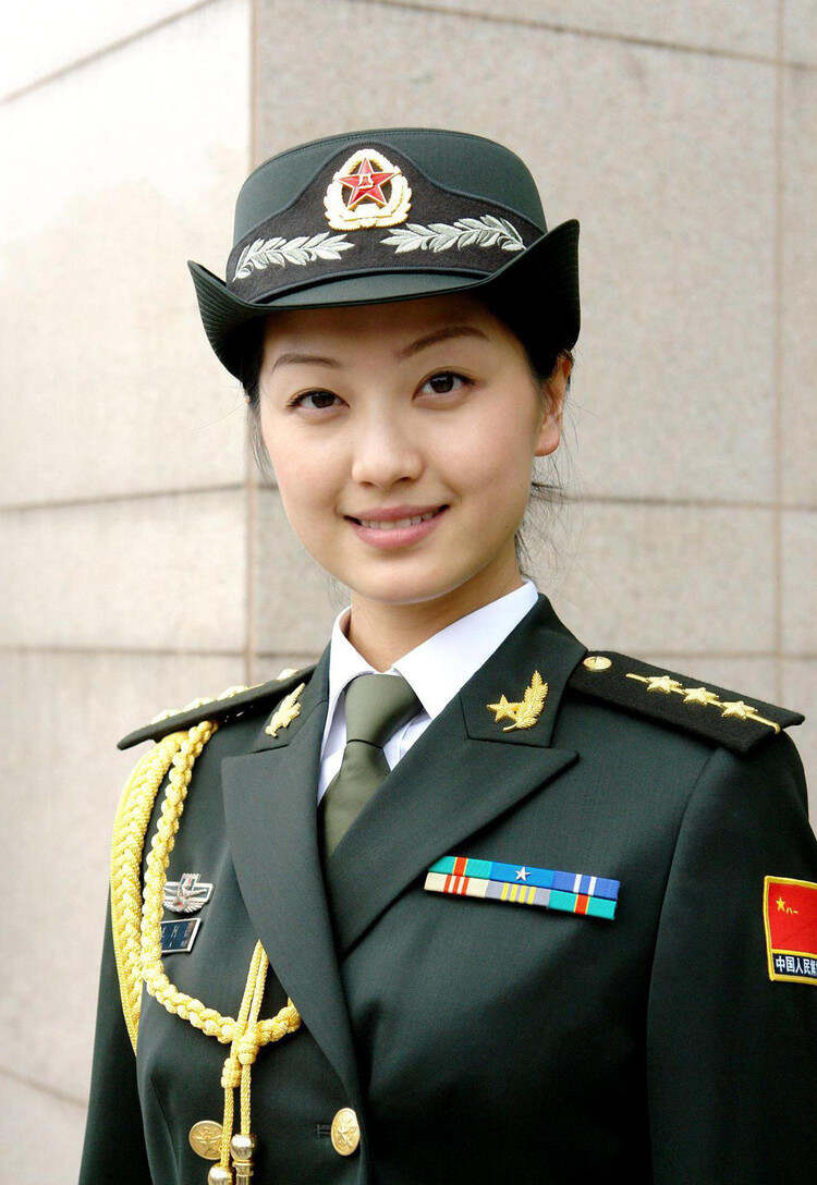 女兵軍服的特點與獨特魅力，女兵軍服的特點與獨特魅力解析