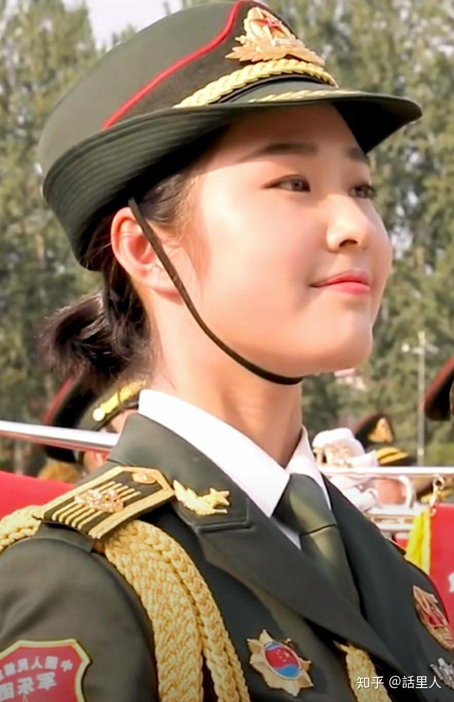 2019女兵方隊(duì)中那道最亮麗的風(fēng)景線——記最漂亮的女兵，記女兵方隊(duì)中最亮麗風(fēng)景線，最美女兵風(fēng)采展露