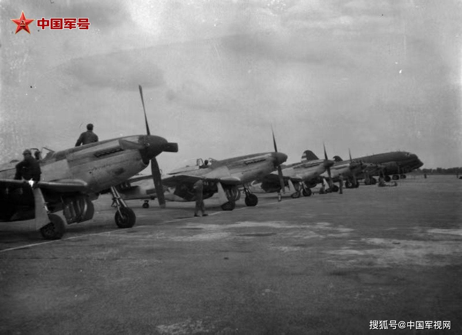 中國空軍，成立的時(shí)間與地點(diǎn)，鑄就輝煌的歷史篇章，中國空軍成立史，鑄就輝煌歷史篇章的歷程