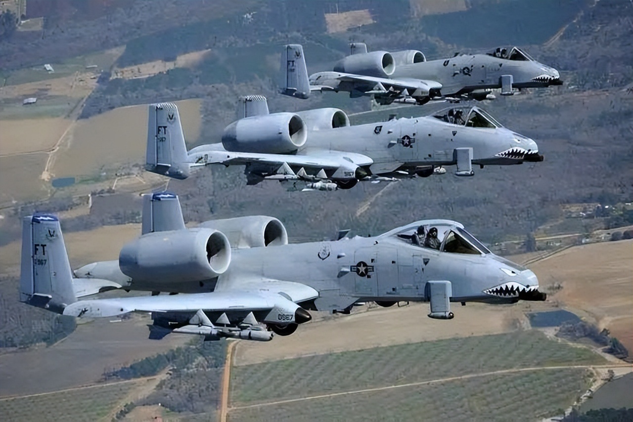 A10攻擊機與F16戰(zhàn)斗機，誰的水更強？，A10攻擊機與F16戰(zhàn)斗機，誰的水面作戰(zhàn)能力更勝一籌？