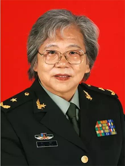 意大利國防女部長簽署重要文件，展現(xiàn)決心與實力，意大利國防女部長簽署關鍵文件，彰顯決心與實力