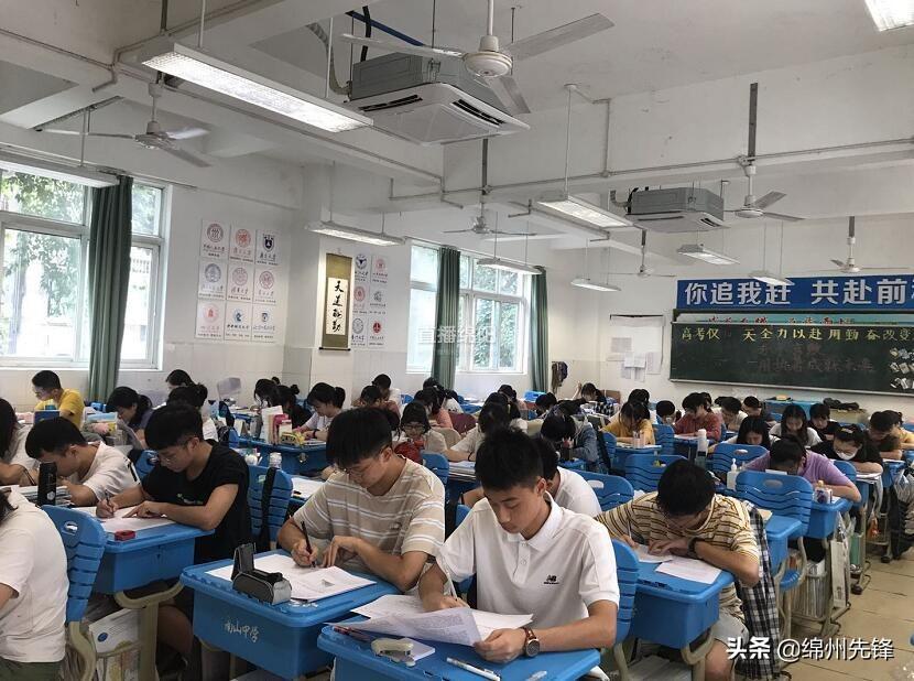 國(guó)際時(shí)事新聞作文，全球視野下的動(dòng)態(tài)與洞察，全球視野下的國(guó)際時(shí)事新聞洞察與動(dòng)態(tài)分析
