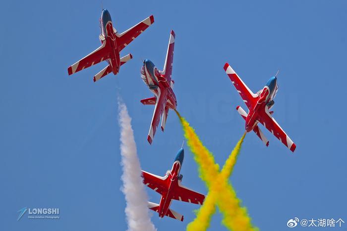 中國(guó)空軍航空大學(xué)紅鷹飛行表演隊(duì)，翱翔天空的英勇之鷹，中國(guó)空軍航空大學(xué)紅鷹飛行表演隊(duì)的英勇翱翔