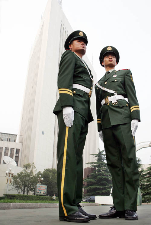 武警禮服，榮耀的象征與時(shí)代的印記，武警禮服，榮耀與時(shí)代的象征