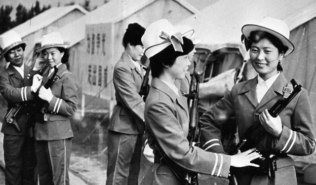 不同年代的女兵閱兵，榮耀與進(jìn)步的見證，不同年代女兵閱兵，榮耀與進(jìn)步的跨越時光之證