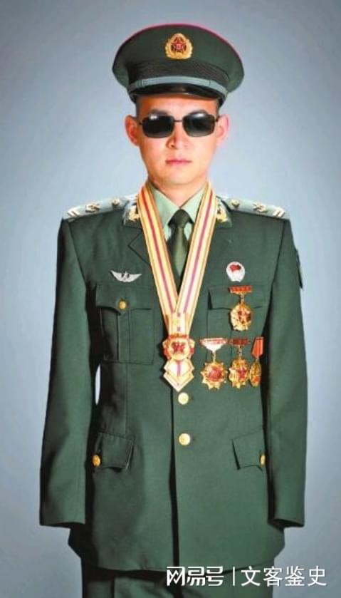 杜富國，英勇負傷，展現(xiàn)時代精神的英雄，杜富國，英勇負傷的時代英雄