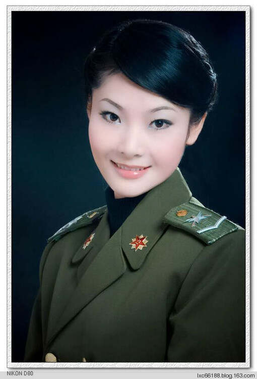 女兵高清圖，展現(xiàn)力量與榮耀的巾幗風采，女兵風采，力量與榮耀的巾幗高清圖集