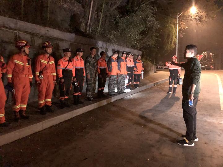 聯(lián)勤保障中心咨詢電話，架起服務(wù)橋梁，實(shí)現(xiàn)高效保障，聯(lián)勤保障中心服務(wù)熱線，高效保障，服務(wù)橋梁，實(shí)現(xiàn)無(wú)縫對(duì)接。
