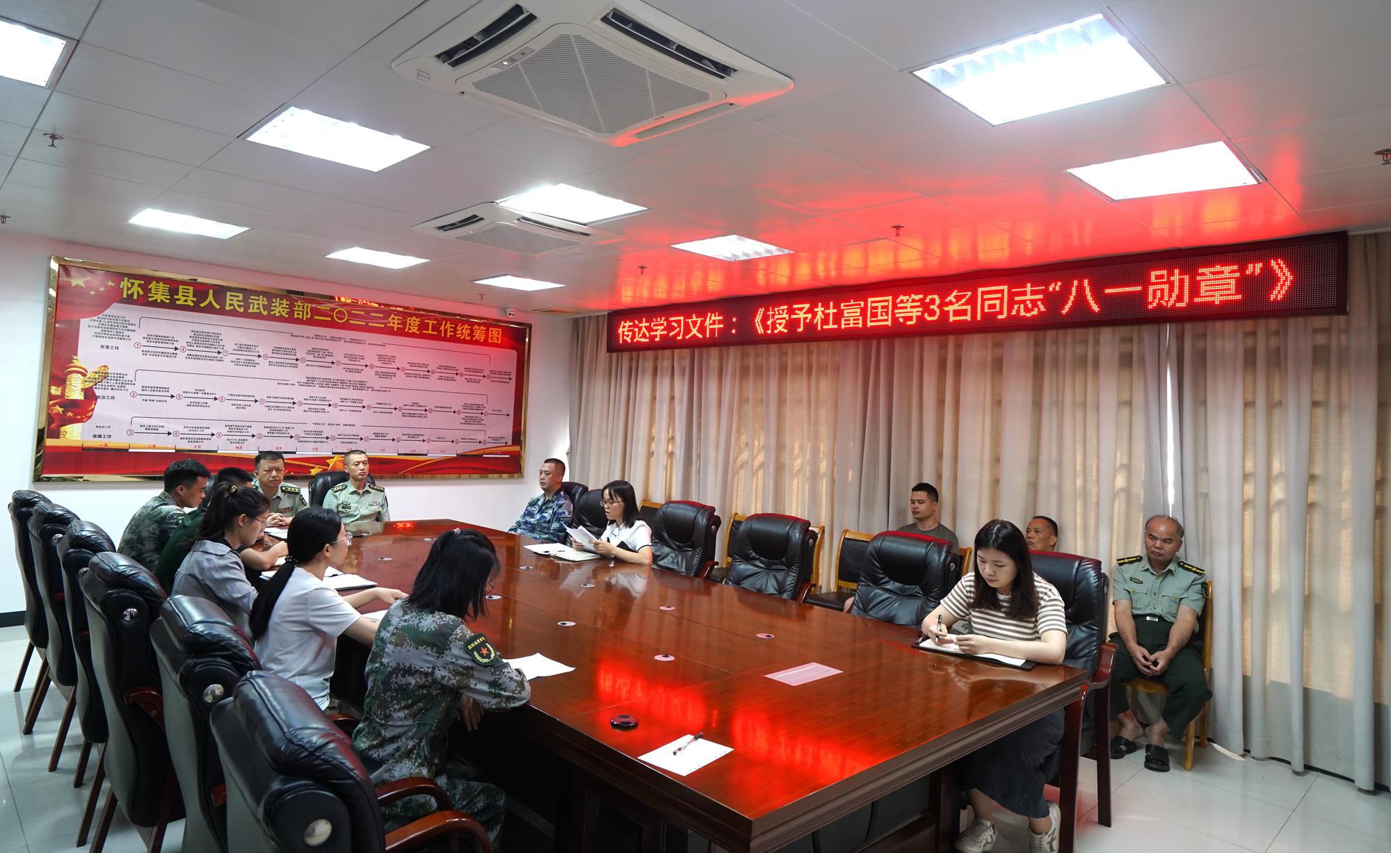 八一勛章國家給予的榮譽與獎勵金額探討，八一勛章，國家榮譽與獎勵金額深度解析