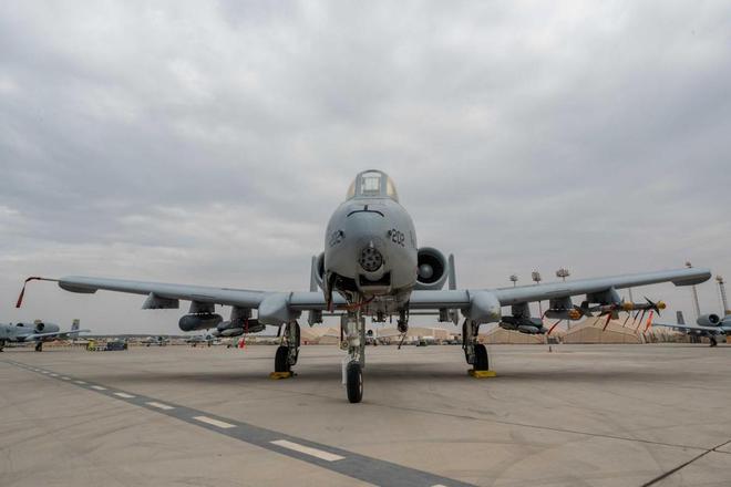 A-10攻擊機(jī)進(jìn)入烏克蘭，空中力量的新動(dòng)向，A-10攻擊機(jī)進(jìn)駐烏克蘭，空中力量新動(dòng)向揭秘