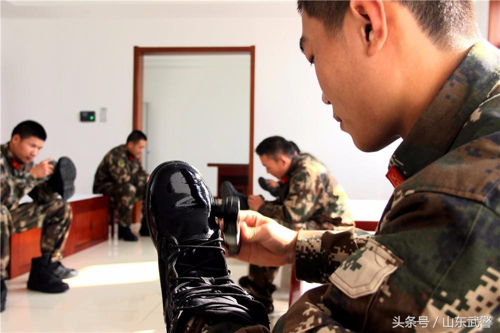 依法治軍與從嚴(yán)治軍，理念的提出與實(shí)踐探索，依法治軍與從嚴(yán)治軍，理念的提出與實(shí)踐探索之路