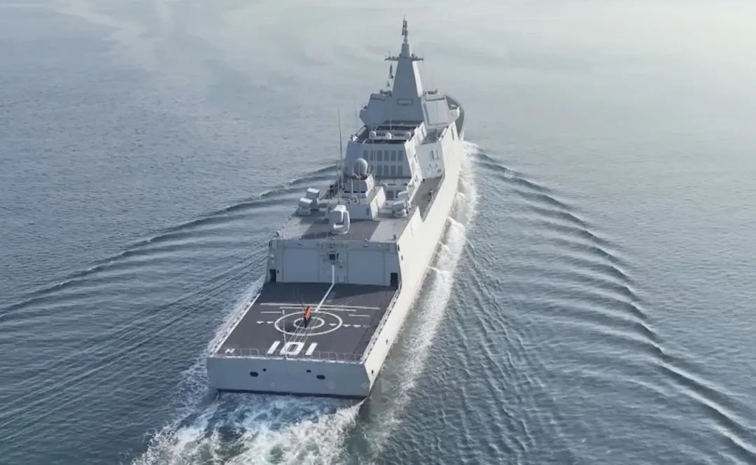 探索中國海軍力量之巔峰，055型驅(qū)逐艦超清壁紙欣賞，中國海軍力量巔峰探索，055型驅(qū)逐艦超清壁紙展示