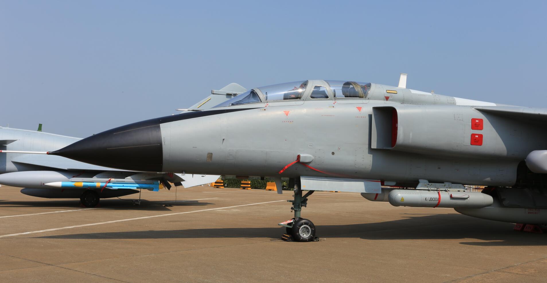 殲轟7A電子戰(zhàn)機(jī)，中國空中力量的新型電子利劍，殲轟7A電子戰(zhàn)機(jī)，中國空中力量的電子新利器