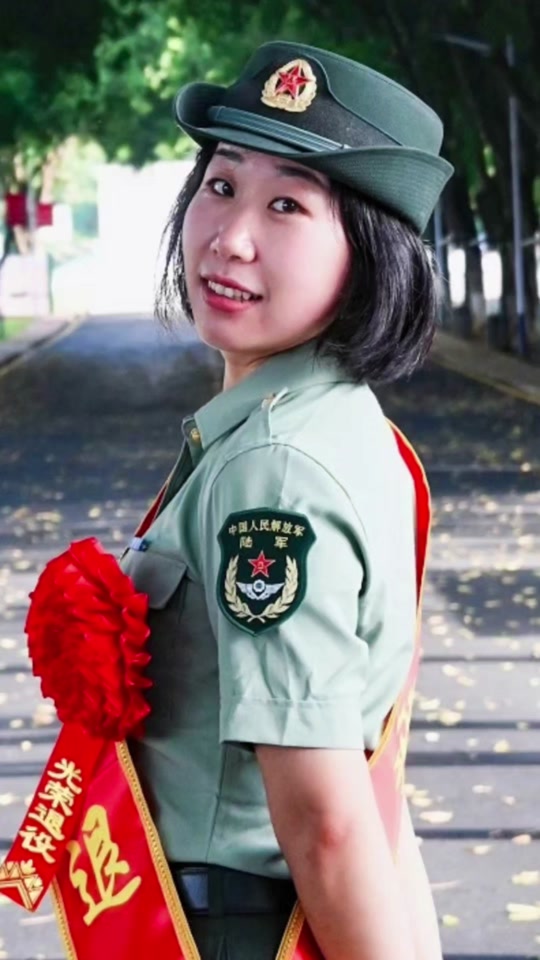 退伍季女兵，堅(jiān)韌與榮耀的交織，退伍季女兵，堅(jiān)韌與榮耀的綻放