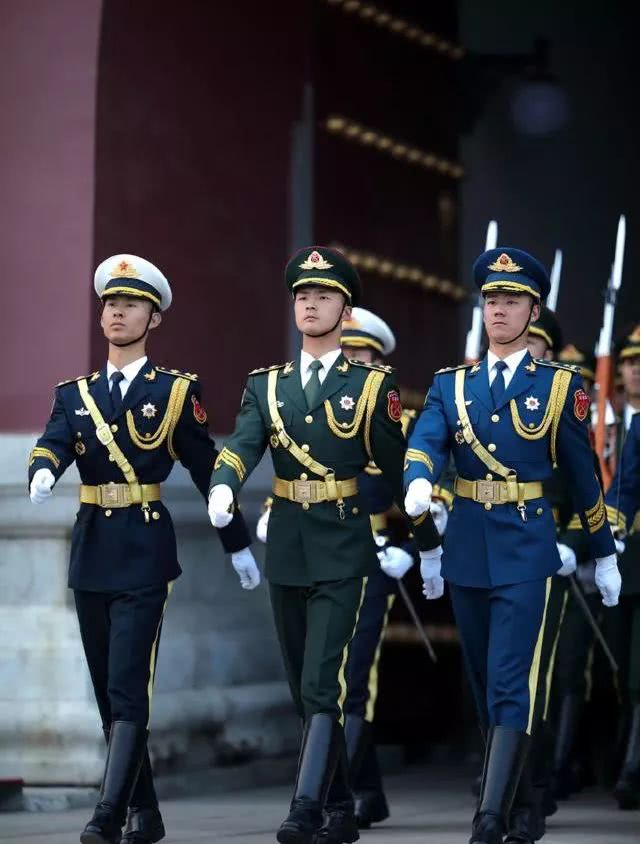 三軍儀仗隊圖片漫畫版，榮耀與力量的象征，三軍儀仗隊漫畫版，榮耀與力量的象征圖片展示
